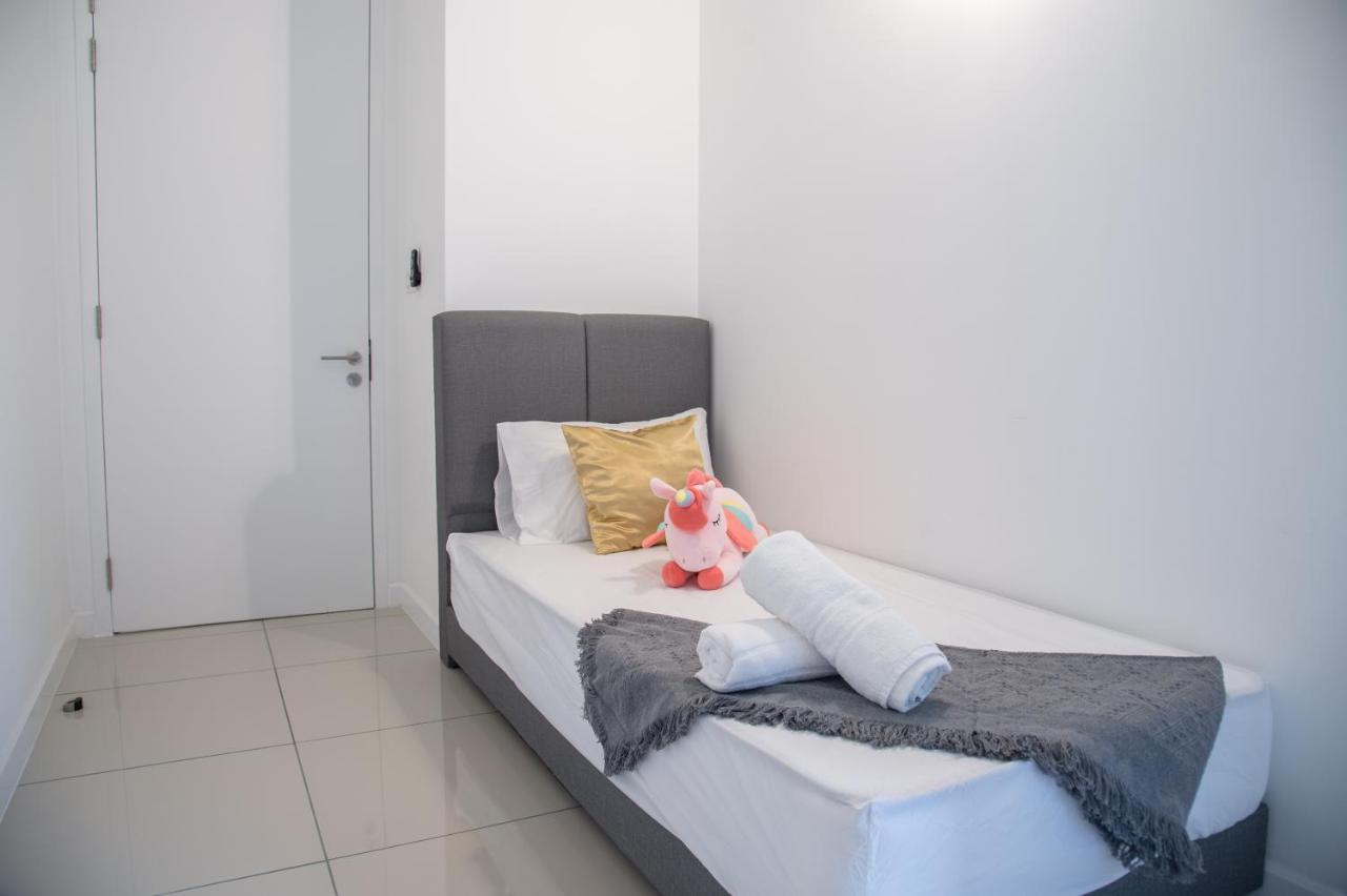 Апартаменты Le Pavillion Puchong By Widebed Upto 6Pax Куала-Лумпур Экстерьер фото